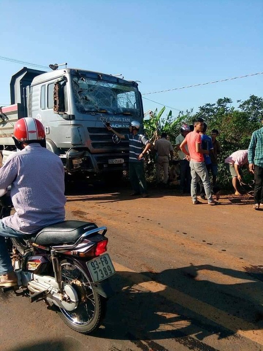  Đang ngủ trong nhà, vợ chồng bị xe ben cán chết, con gái 3 tuổi may mắn sống sót  - Ảnh 3.