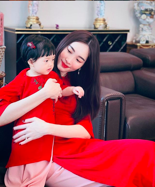 Vừa tròn 1 tuổi, con gái HH Đặng Thu Thảo đã diện váy hiệu “chanh xả” gần 11 triệu khiến ai cũng xuýt xoa - Ảnh 6.