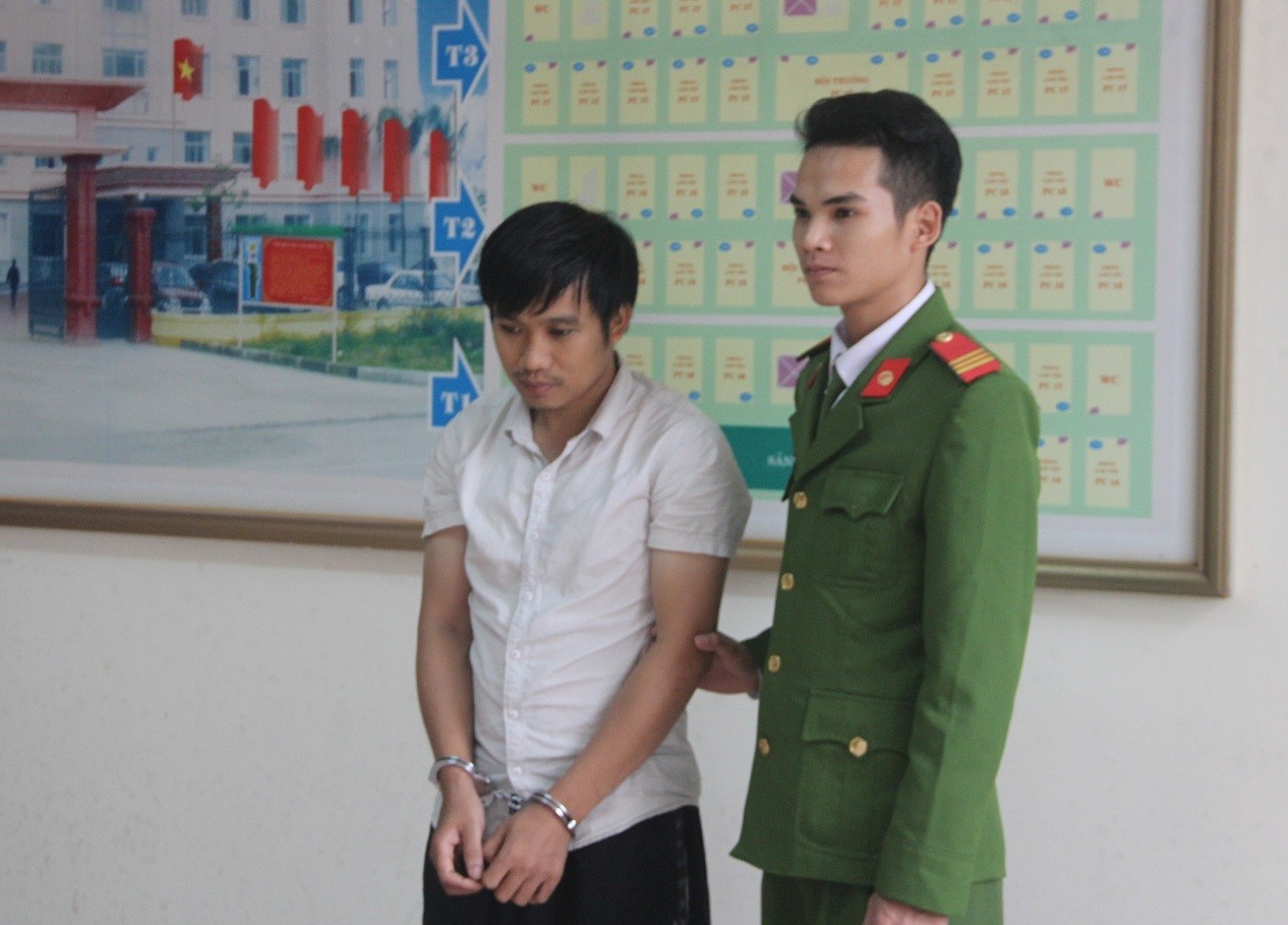 Nguyên Trung úy quân đội vay mượn hàng tỷ đồng rồi trốn nã suốt 8 năm - Ảnh 2. Nguyên Trung úy quân đội vay mượn hàng tỷ đồng rồi trốn nã suốt 8 năm - Ảnh 2.