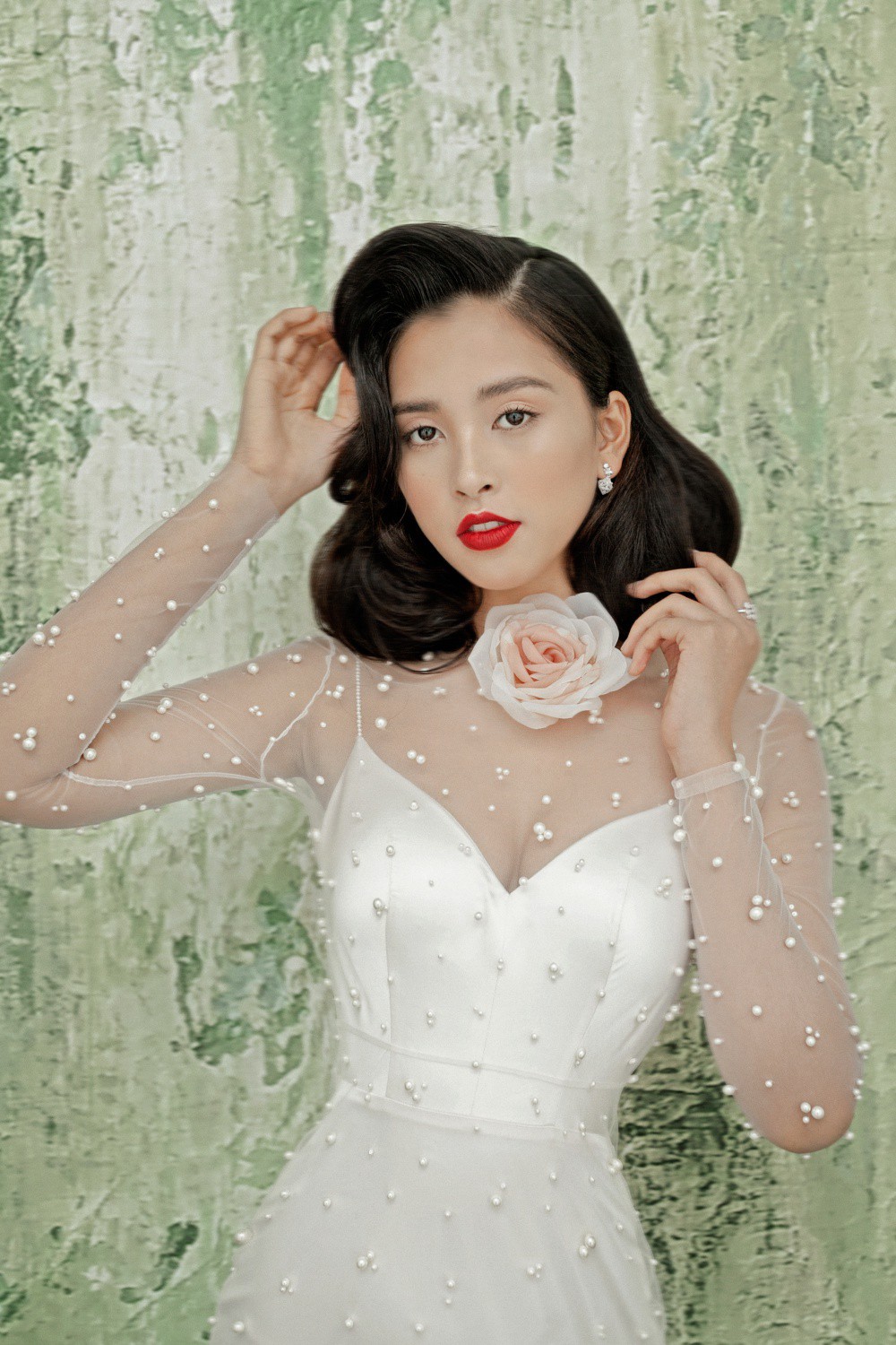 Không thể nhận ra đây là mỹ nhân 10x Trần Tiểu Vy sau nửa năm đăng quang Hoa hậu Việt Nam 2018 - Ảnh 3. Không thể nhận ra đây là mỹ nhân 10x Trần Tiểu Vy sau nửa năm đăng quang Hoa hậu Việt Nam 2018 - Ảnh 3.