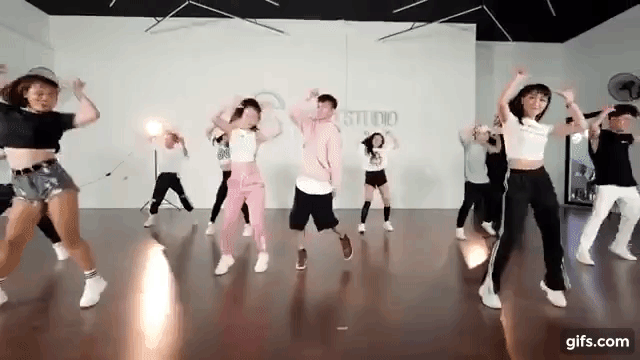 Cặp đôi BRAY và AMEE tung MV dance Exs Hate Me với vũ điệu cắm sừng dễ thương vô đối - Ảnh 2.