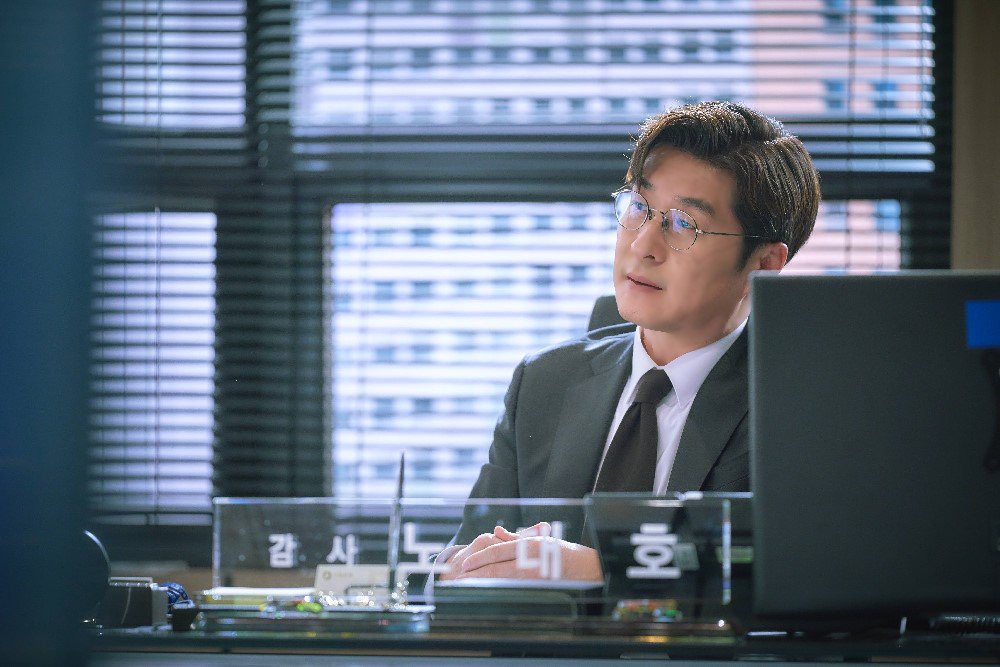 Kim Sang Joong trong các vai diễn cũng thường là hình ảnh nghiêm nghị đấu tranh cho lẽ phải - Ảnh 8. Kim Sang Joong trong các vai diễn cũng thường là hình ảnh nghiêm nghị đấu tranh cho lẽ phải - Ảnh 8.