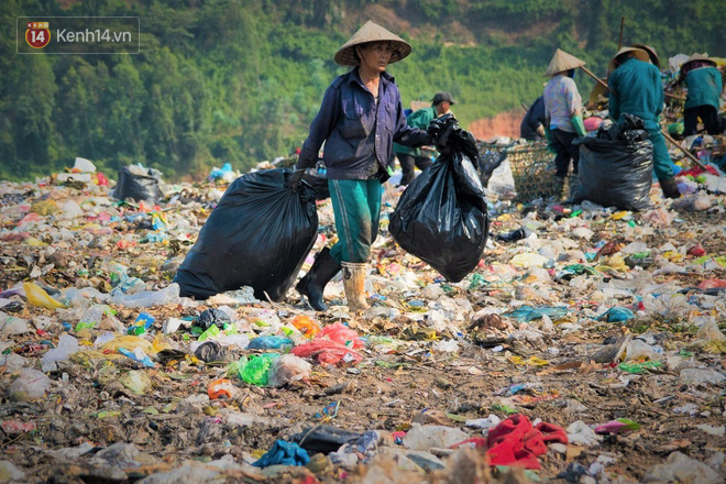 Chuyện về những phận đời bới rác tìm cơm tại bãi rác lớn nhất Đà Nẵng: Kiếm từng đồng nuôi con học Đại học - Ảnh 7.