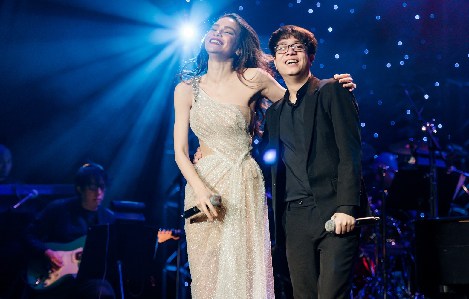 Thầy trò Hồ Ngọc Hà - Bùi Anh Tuấn song ca lãng mạn, dàn nghệ sĩ Việt tái hiện cảm xúc loạt hit của Nguyễn Hồng Thuận - Ảnh 2. Thầy trò Hồ Ngọc Hà - Bùi Anh Tuấn song ca lãng mạn, dàn nghệ sĩ Việt tái hiện cảm xúc loạt hit của Nguyễn Hồng Thuận - Ảnh 2.