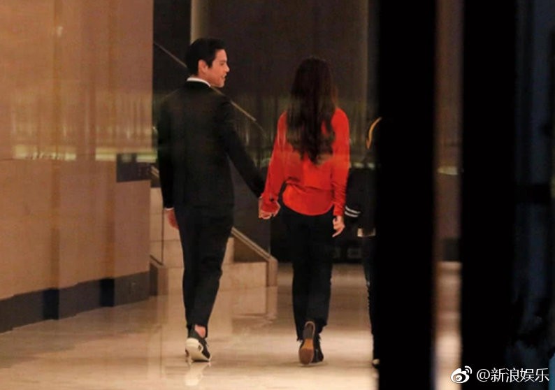 Bạn gái tin đồn của Seungri được con trai trùm showbiz Hong Kong cầu hôn, nhẫn kim cương khủng lộ diện - Ảnh 2. Bạn gái tin đồn của Seungri được con trai trùm showbiz Hong Kong cầu hôn, nhẫn kim cương khủng lộ diện - Ảnh 2.