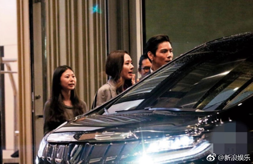 Bạn gái tin đồn của Seungri được con trai trùm showbiz Hong Kong cầu hôn, nhẫn kim cương khủng lộ diện - Ảnh 7. Bạn gái tin đồn của Seungri được con trai trùm showbiz Hong Kong cầu hôn, nhẫn kim cương khủng lộ diện - Ảnh 7.
