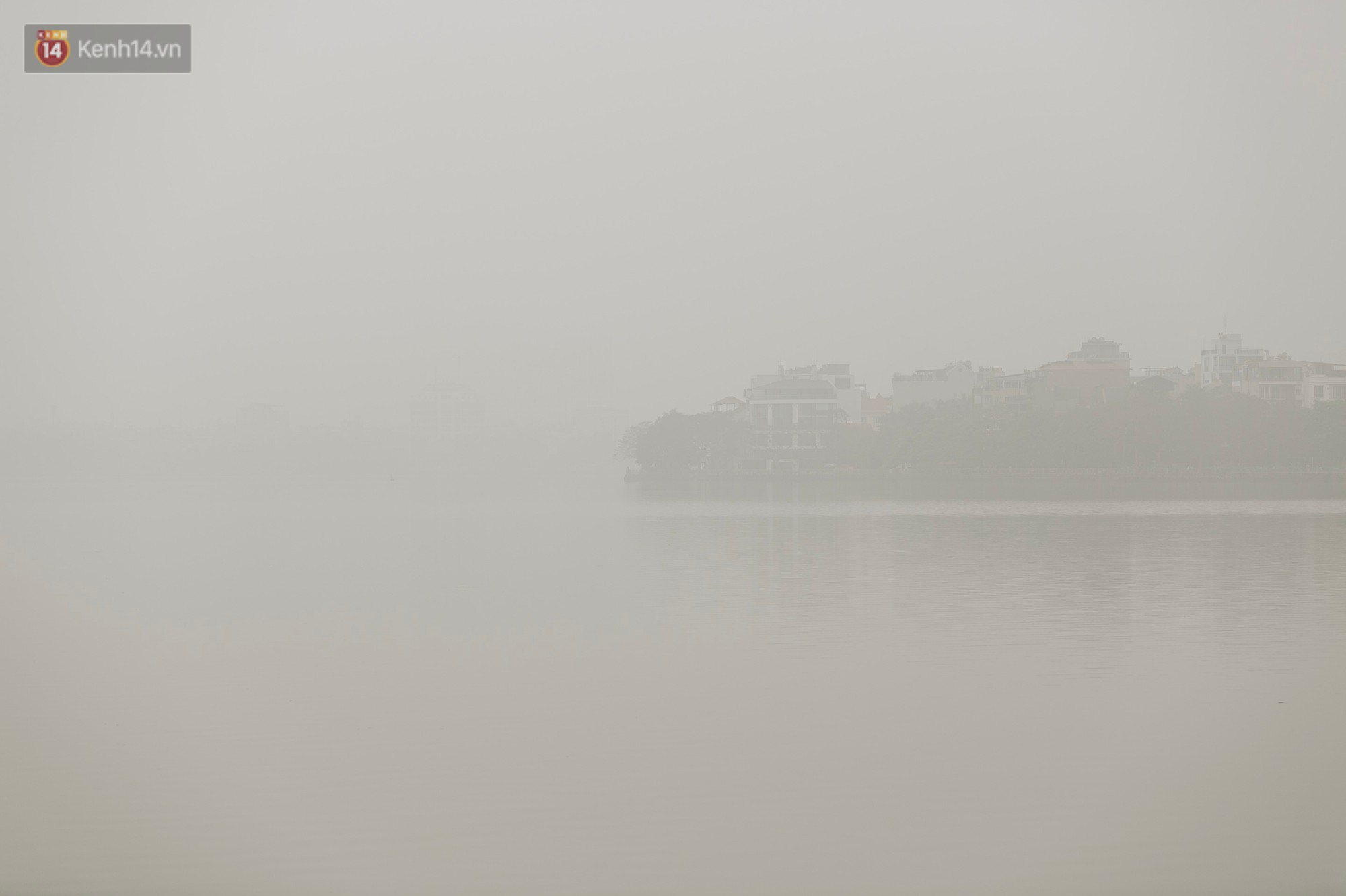 Hà Nội ngập trong sương bụi mù mịt bao phủ tầm nhìn: Tình trạng ô nhiễm không khí đáng báo động! - Ảnh 17.