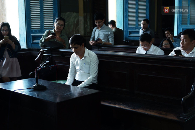 Ông Đặng Lê Nguyên Vũ trả lời vợ tại phiên tòa xét xử ly hôn: Tiền cô giữ hết, Qua có giữ đồng nào đâu - Ảnh 5. Ông Đặng Lê Nguyên Vũ trả lời vợ tại phiên tòa xét xử ly hôn: Tiền cô giữ hết, Qua có giữ đồng nào đâu - Ảnh 5.