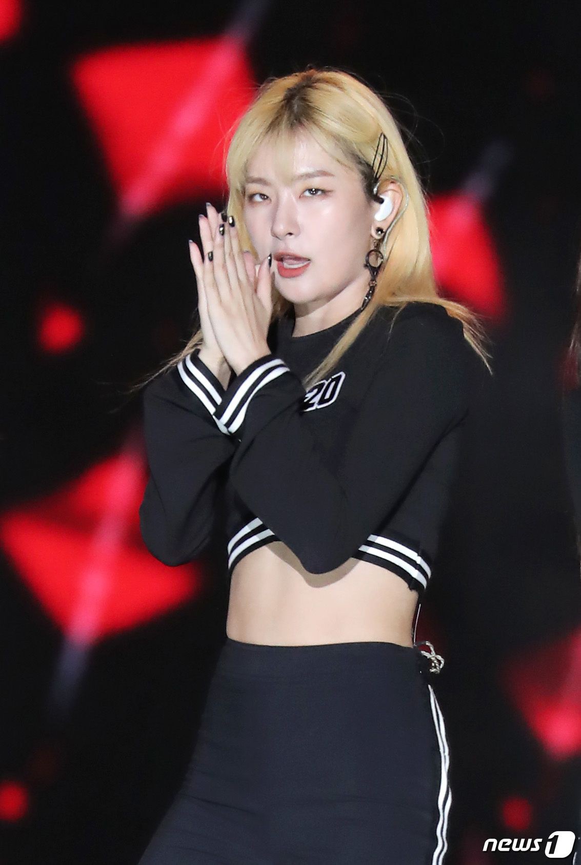 Ngất ngây với dàn “soái tỷ” Kpop: Ai cũng khí chất ngời ngời bảo sao fan nữ lại “say như điếu đổ” - Ảnh 21. Ngất ngây với dàn “soái tỷ” Kpop: Ai cũng khí chất ngời ngời bảo sao fan nữ lại “say như điếu đổ” - Ảnh 21.