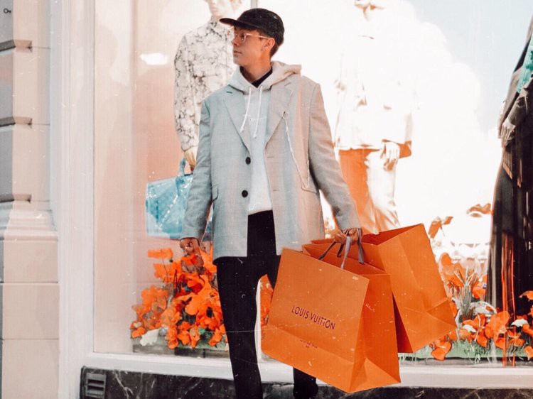 Photoshop giả làm đại gia trên Instagram, thanh niên 19 tuổi cũng tự sốc vì quá dễ lừa mọi người - Ảnh 1. Photoshop giả làm đại gia trên Instagram, thanh niên 19 tuổi cũng tự sốc vì quá dễ lừa mọi người - Ảnh 1.