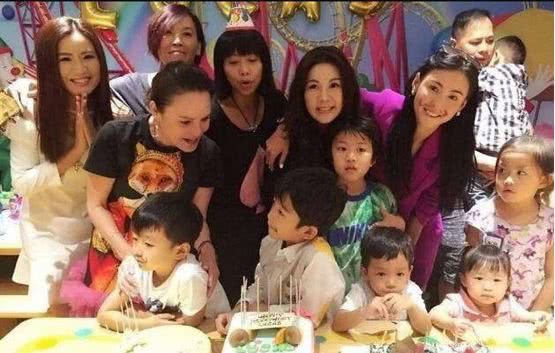 Trong phút giây vô tình, Trương Bá Chi làm lộ gương mặt chính diện của quý tử thứ 3 sinh cho đại gia? - Ảnh 4.
