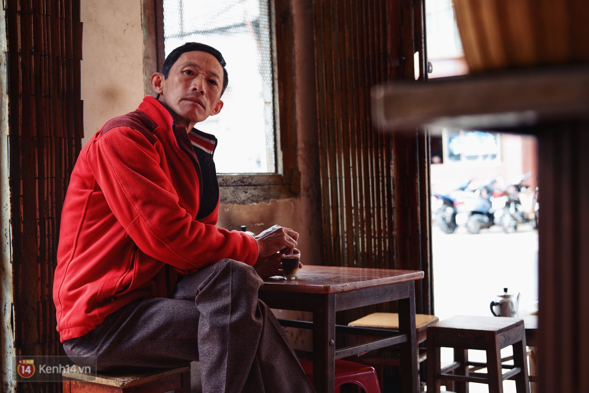 Gh&eacute; qu&aacute;n c&agrave; ph&ecirc; vợt 60 tuổi để gửi lời tạm biệt b&agrave; Năm - Một chứng nh&acirc;n lặng lẽ giữa l&ograve;ng Đ&agrave; Lạt nay đ&atilde; kh&ocirc;ng c&ograve;n - Ảnh 2.