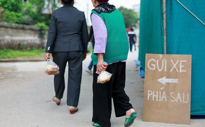 Chuyên gia sửng sốt trước việc ăn cỗ lấy phần chủ nhà bị phạt: Đây là quy định “lập dị” - Ảnh 2.