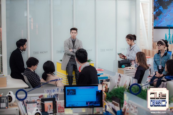 SBS mời Ho&agrave;ng HậuJang Nara l&agrave;m nh&acirc;n vi&ecirc;n chăm s&oacute;c kh&aacute;ch y&ecirc;u hạng thẻ mẹ thi&ecirc;n hạ - Ảnh 2.