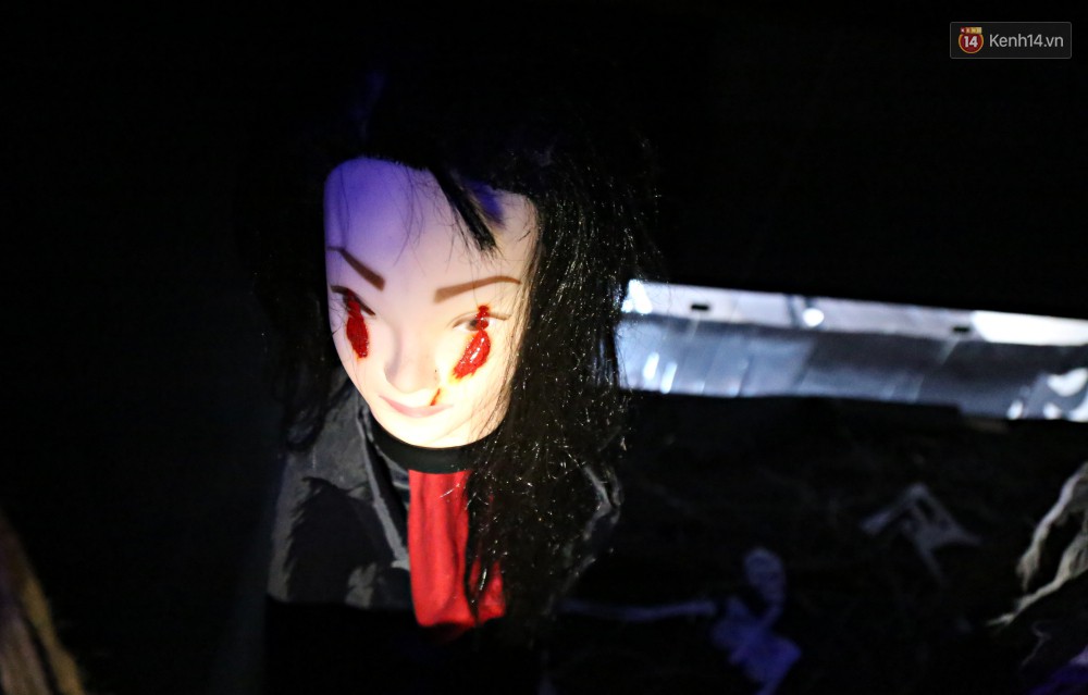 Rùng rợn trà sữa âm phủ ở Sài Gòn: Bàn thờ, mồ mả được dựng khắp nơi nhưng lúc nào cũng đông nghẹt khách - Ảnh 7. Rùng rợn trà sữa âm phủ ở Sài Gòn: Bàn thờ, mồ mả được dựng khắp nơi nhưng lúc nào cũng đông nghẹt khách - Ảnh 7.