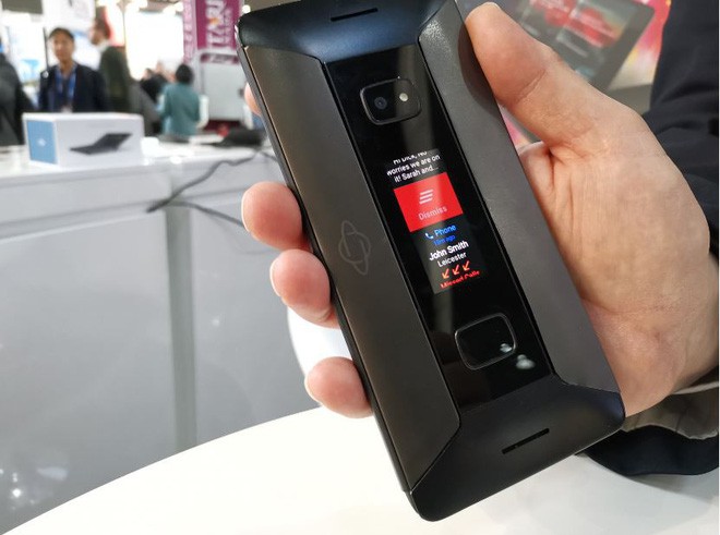 Đ&acirc;y l&agrave; chiếc smartphone lai laptop, đ&uacute;t được v&agrave;o t&uacute;i quần - Ảnh 2.