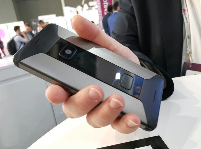 Đ&acirc;y l&agrave; chiếc smartphone lai laptop, đ&uacute;t được v&agrave;o t&uacute;i quần - Ảnh 3.