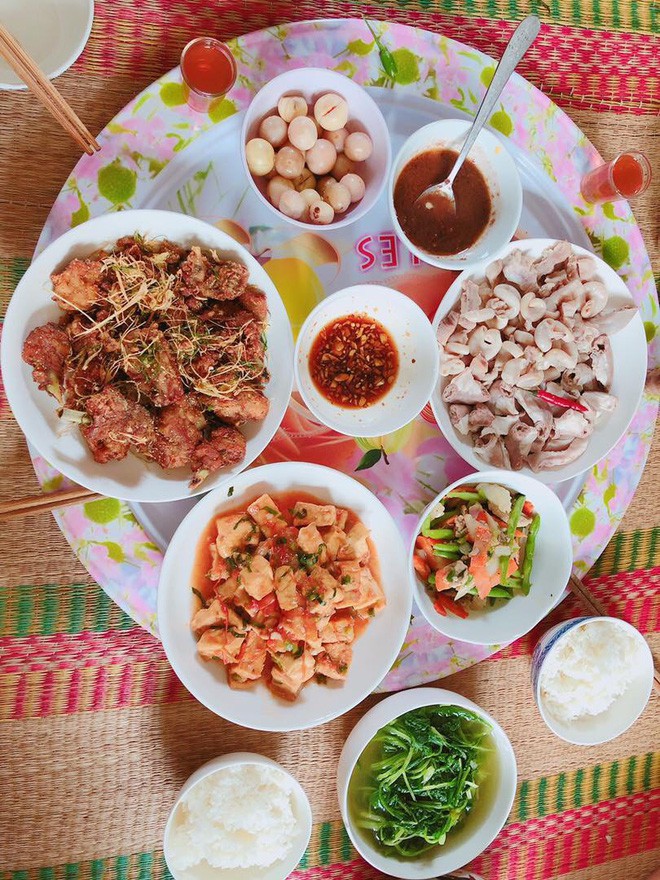 Chụp ảnh bên 5 đứa trẻ, bà mẹ 9x bỗng thành người mượn con hàng xóm câu like và sự thật đằng sau - Ảnh 9. Chụp ảnh bên 5 đứa trẻ, bà mẹ 9x bỗng thành người mượn con hàng xóm câu like và sự thật đằng sau - Ảnh 9.