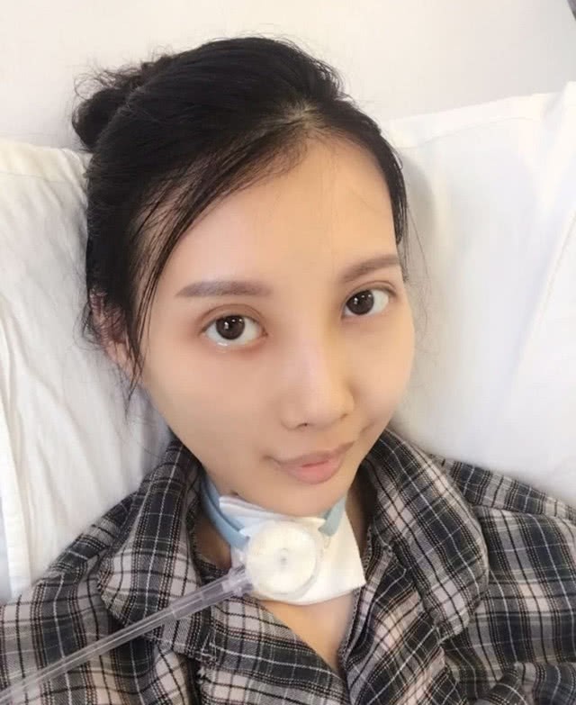 7 năm chống chọi với ung thư, nữ ca sĩ Hong Kong thoi thóp, không thể tự chủ trong năm tháng cuối đời - Ảnh 1.