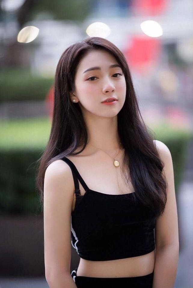 Nữ Sinh Xinh Như Hotgirl Gây Bão Mxh Nhưng Để Ý Bảng Tên Mới Phát Hiện Sự  Thật Phũ Phàng Về Cô Gái Này