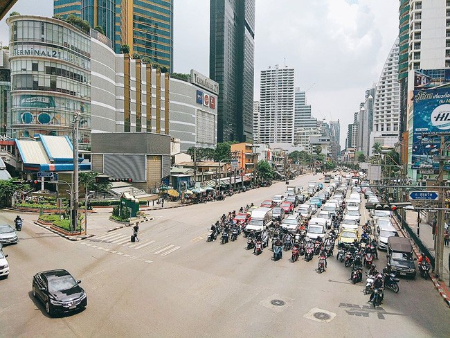 Trải nghiệm nhớ đời của cô gái để lạc mất bố giữa biển người Bangkok khi đưa gia đình sang Thái du lịch lần đầu tiên - Ảnh 4.