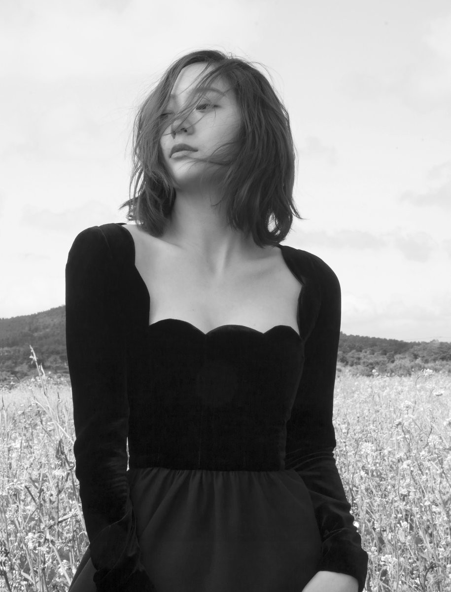 10 nữ idol Kpop sở hữu bờ vai cực phẩm: Bộ 3 nữ thần nhà YG, SM, TWICE đối đầu, nhưng số 9 mới bất ngờ - Ảnh 11. 10 nữ idol Kpop sở hữu bờ vai cực phẩm: Bộ 3 nữ thần nhà YG, SM, TWICE đối đầu, nhưng số 9 mới bất ngờ - Ảnh 11.