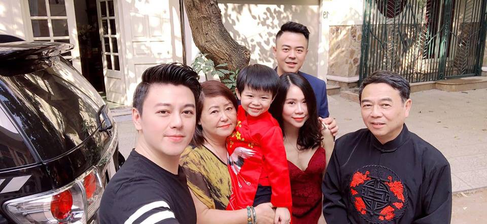 MC Tuấn Tú VTV còn có một người anh điển trai lại tài năng: Nhà gì khéo đẻ ghê!!! - Ảnh 6. MC Tuấn Tú VTV còn có một người anh điển trai lại tài năng: Nhà gì khéo đẻ ghê!!! - Ảnh 6.