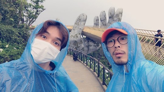 Tiểu So Ji Sub Yoo Seung Ho khoe ảnh vi vu Đà Nẵng lên Instagram, thích thú trải nghiệm đi xích lô và thuyền - Ảnh 2.