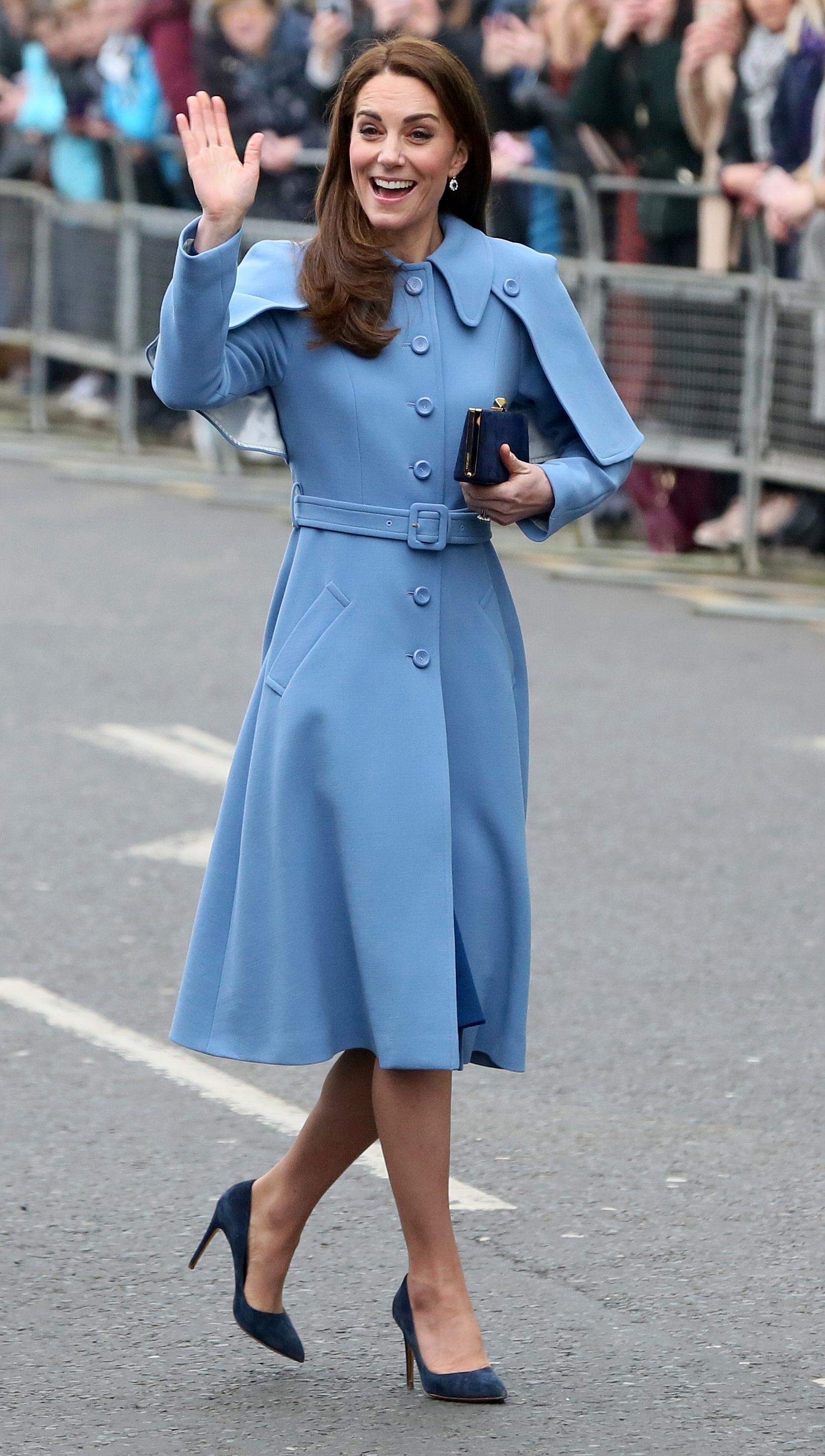 Soi những chiếc áo khoác sang xịn mịn đến đứng tim của Công nương Kate  Middleton