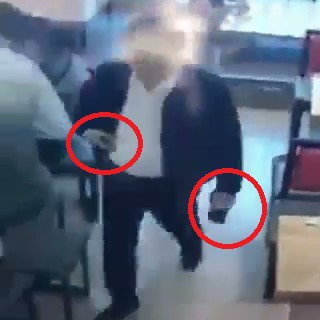 B&aacute;t phở đắt nhất MXH: Đi ăn s&aacute;ng để qu&ecirc;n iPhone X, khổ chủ &ocirc;m hận v&igrave; vừa quay đi đ&atilde; c&oacute; người cầm gi&uacute;p - Ảnh 3.