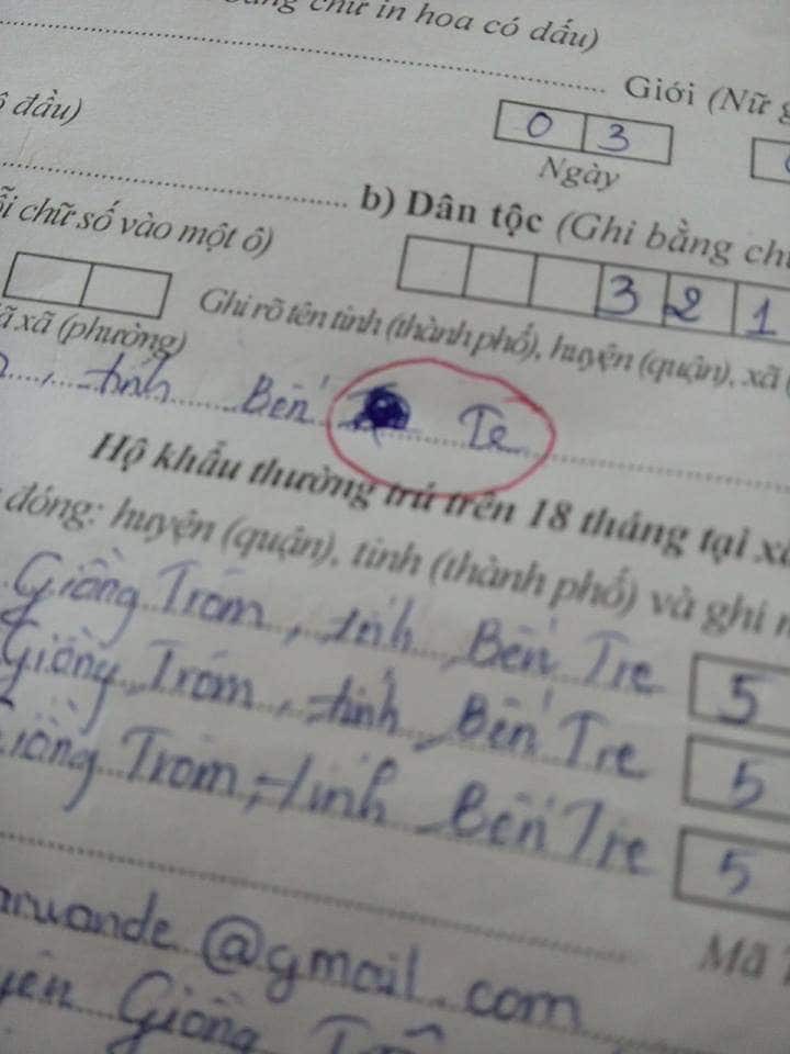 Hội những người dành cả thanh xuân để viết hồ sơ thi Đại học: Sai 1 dấu chấm cũng vứt cả bộ hồ sơ! - Ảnh 1. Hội những người dành cả thanh xuân để viết hồ sơ thi Đại học: Sai 1 dấu chấm cũng vứt cả bộ hồ sơ! - Ảnh 1.