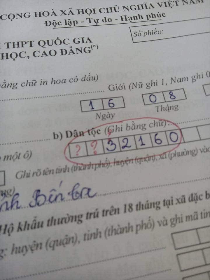 Hội những người dành cả thanh xuân để viết hồ sơ thi Đại học: Sai 1 dấu chấm cũng vứt cả bộ hồ sơ! - Ảnh 3. Hội những người dành cả thanh xuân để viết hồ sơ thi Đại học: Sai 1 dấu chấm cũng vứt cả bộ hồ sơ! - Ảnh 3.