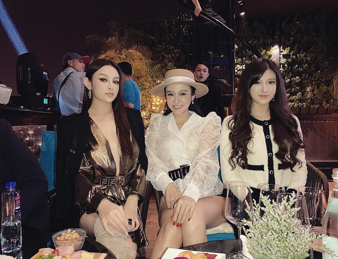 Thử thách Nhà toàn chị em gái cùng dàn hot girl Việt: Đã xinh đẹp lại còn tài năng cả chị lẫn em! - Ảnh 1. Thử thách Nhà toàn chị em gái cùng dàn hot girl Việt: Đã xinh đẹp lại còn tài năng cả chị lẫn em! - Ảnh 1.