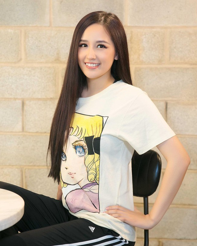 Diện &aacute;o ph&ocirc;ng Gucci xịn s&ograve; nhưng ch&iacute;nh Mai Phương Th&uacute;y lại tự nhận rằng c&ocirc; mặc v&agrave;o giống đồng phục học sinh - Ảnh 2.