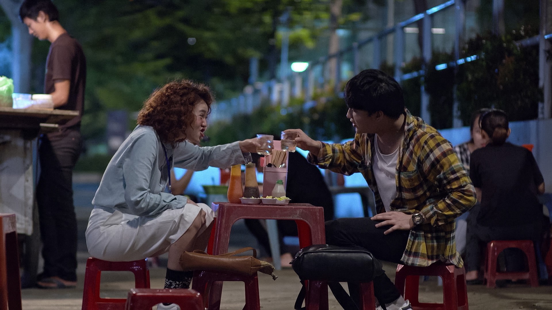 Bộ ba chàng lính ngự lâm cũng gia nhập hội friend zone của phim Việt, may mắn có một người đã vượt rào - Ảnh 2. Bộ ba chàng lính ngự lâm cũng gia nhập hội friend zone của phim Việt, may mắn có một người đã vượt rào - Ảnh 2.