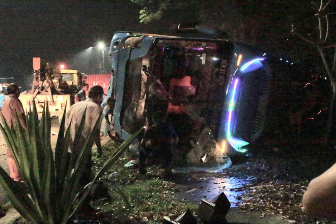 Hai xe lao vào nhau giữa ngã tư, hàng chục hành khách hoảng loạn kêu cứu - Ảnh 3.