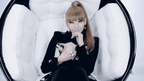 Kh&ocirc;ng phải BLACKPINK, đ&acirc;y mới l&agrave; những nh&oacute;m nhạc c&oacute; c&ocirc;ng &ldquo;khai ph&aacute;&rdquo; h&igrave;nh tượng girlcrush ng&ugrave;n ngụt sức h&uacute;t - Ảnh 2.
