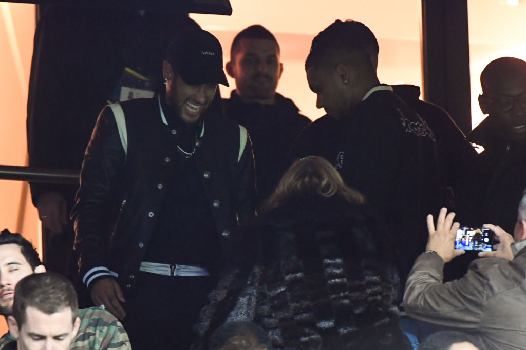 Cầu thủ đắt giá nhất thế giới thay đổi sắc thái từ quẩy sớm sang lo lắng, để rồi thất thần nhìn MU loại PSG - Ảnh 2.