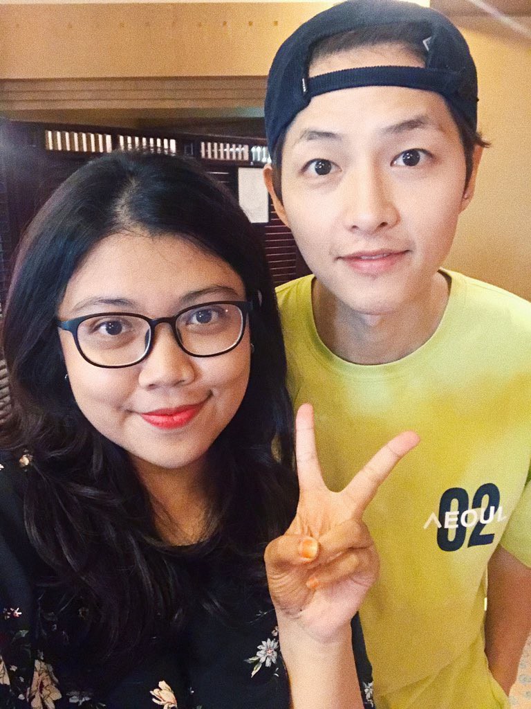 Khi truyền thông đua nhau đưa tin Song Song ly dị, Song Joong Ki đang ở nơi này với diện mạo khiến fan ngã ngửa - Ảnh 3. Khi truyền thông đua nhau đưa tin Song Song ly dị, Song Joong Ki đang ở nơi này với diện mạo khiến fan ngã ngửa - Ảnh 3.