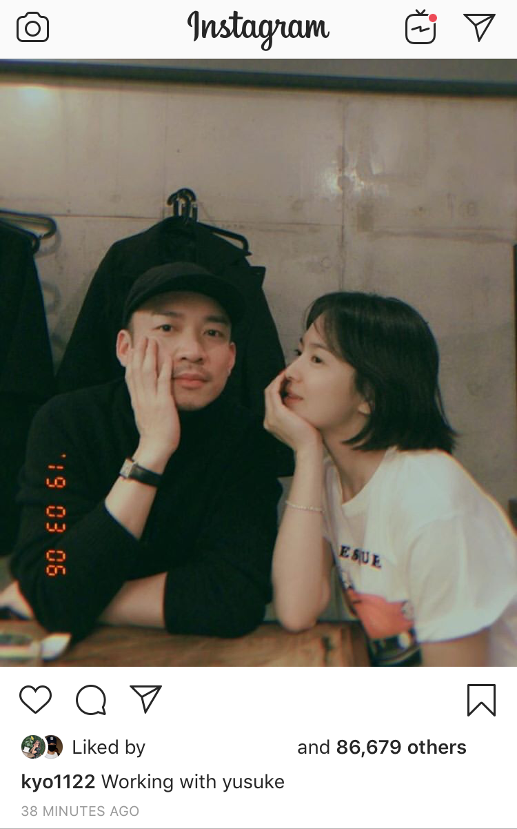 Song Joong Ki và Song Hye Kyo vẫn nhất quyết không chịu đeo nhẫn cưới khi tương tác với truyền thông - Ảnh 1. Song Joong Ki và Song Hye Kyo vẫn nhất quyết không chịu đeo nhẫn cưới khi tương tác với truyền thông - Ảnh 1.