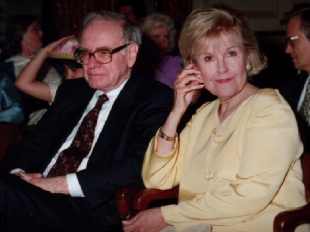 Vợ tỷ phú] Warren Buffett: Vợ là một trong những người thầy vĩ đại ...