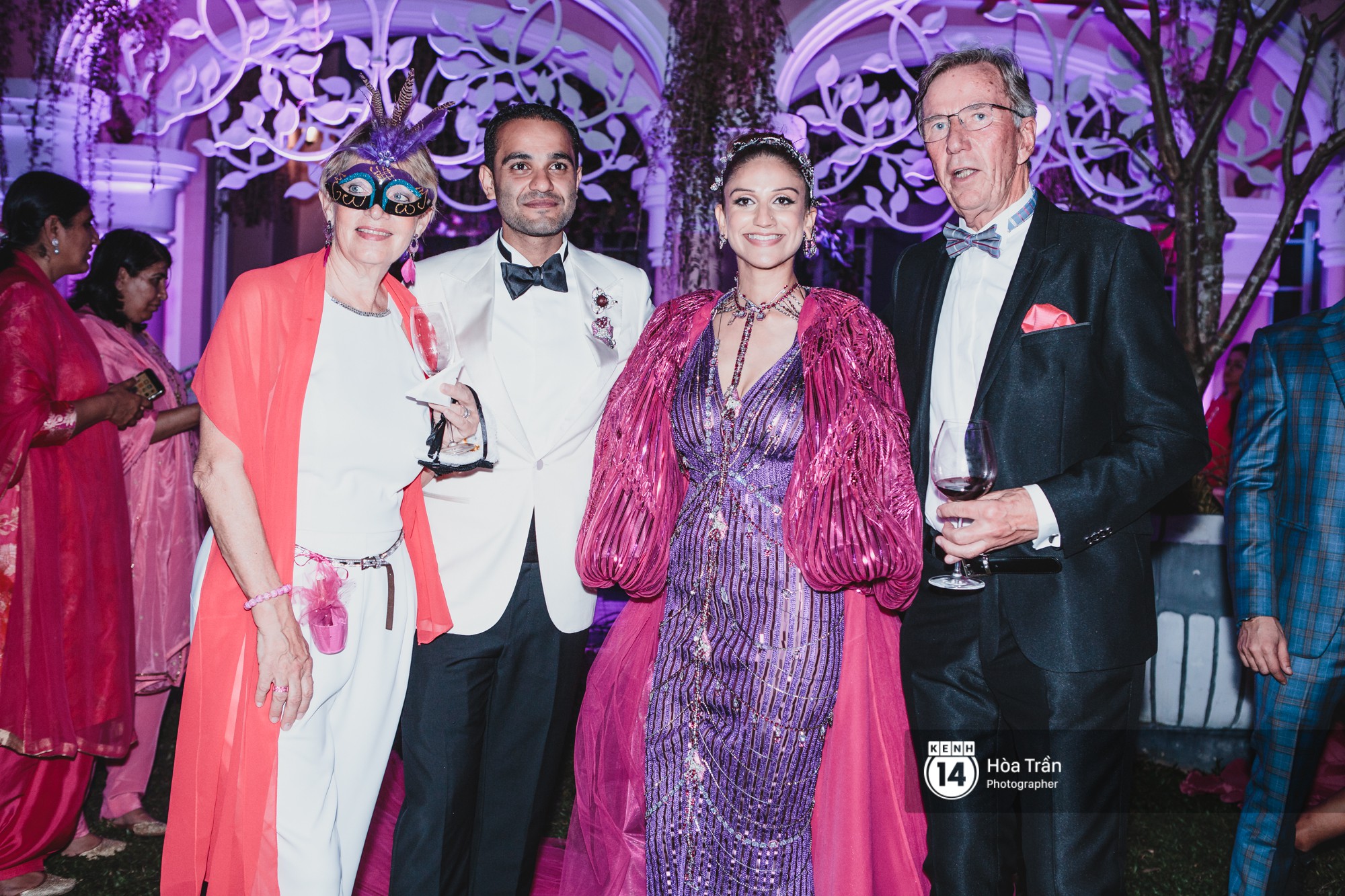 Cặp đôi tỷ phú Ấn Độ lộng lẫy cùng các khách mời đại gia vào đêm tiệc "Pink Party" đầu tiên ở Phú Quốc (+video) Hoatran-4176-1551979071482546553525