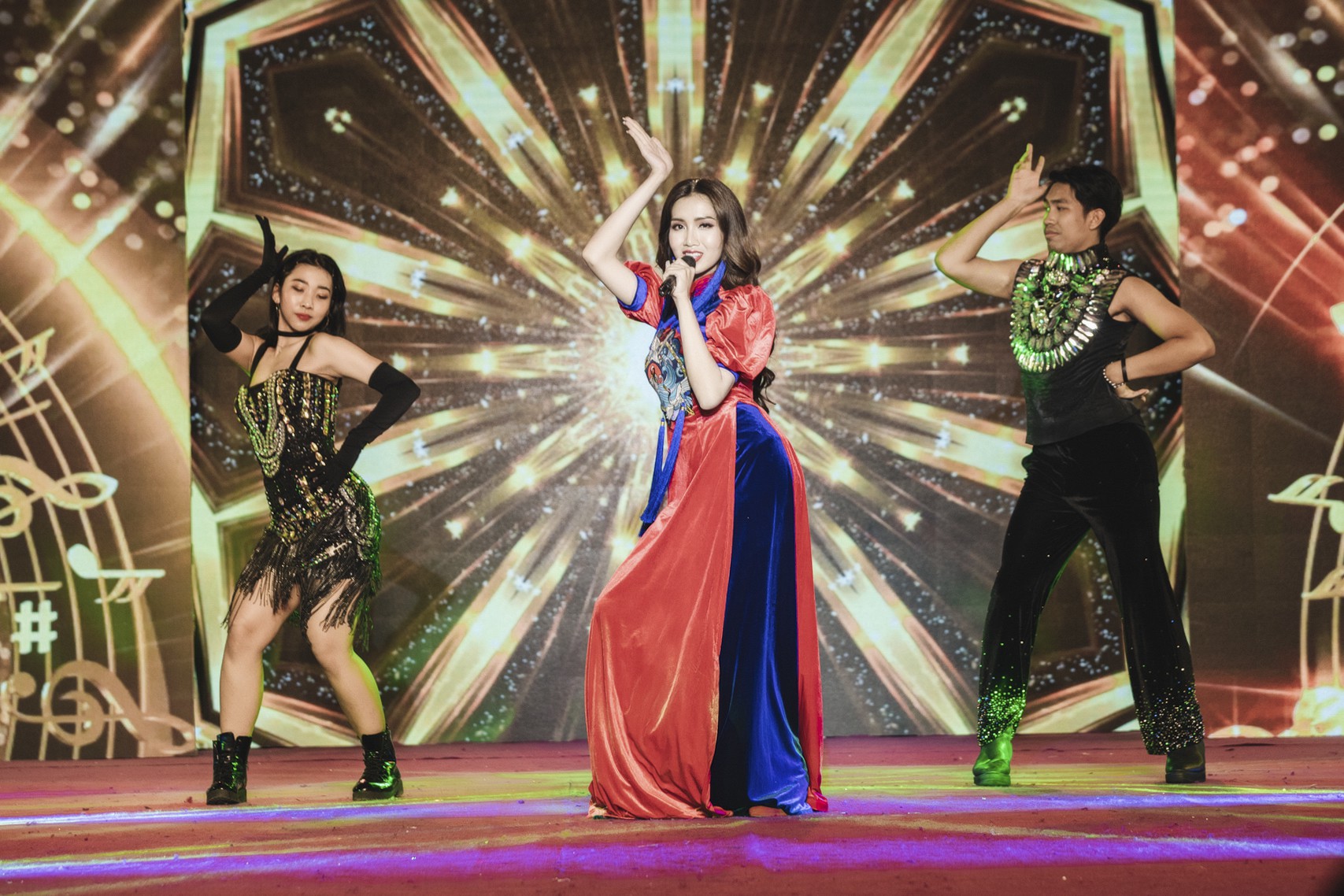 Đỗ Nhật Hà tại Miss International Queen: giải mã lý do không vượt qua được cái bóng của Hương Giang? - Ảnh 8. Đỗ Nhật Hà tại Miss International Queen: giải mã lý do không vượt qua được cái bóng của Hương Giang? - Ảnh 8.