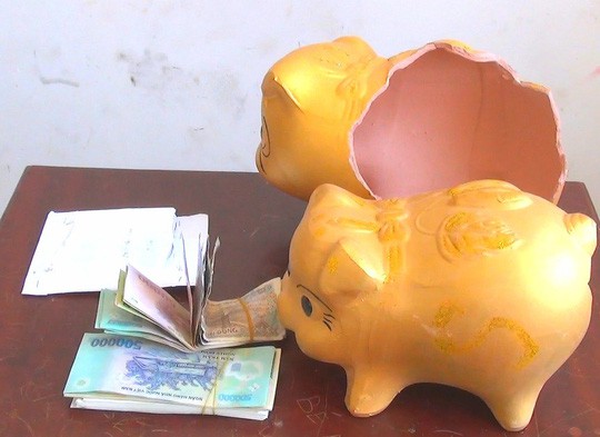 Trộm heo đất lấy tiền cho mẹ... sắm v&agrave;ng - Ảnh 3.