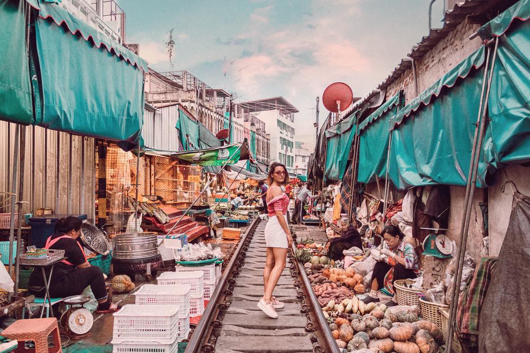 Đã dò ra đường đến khu chợ đường ray độc nhất vô nhị nằm ở ngoại ô Bangkok - Ảnh 4. Đã dò ra đường đến khu chợ đường ray độc nhất vô nhị nằm ở ngoại ô Bangkok - Ảnh 4.