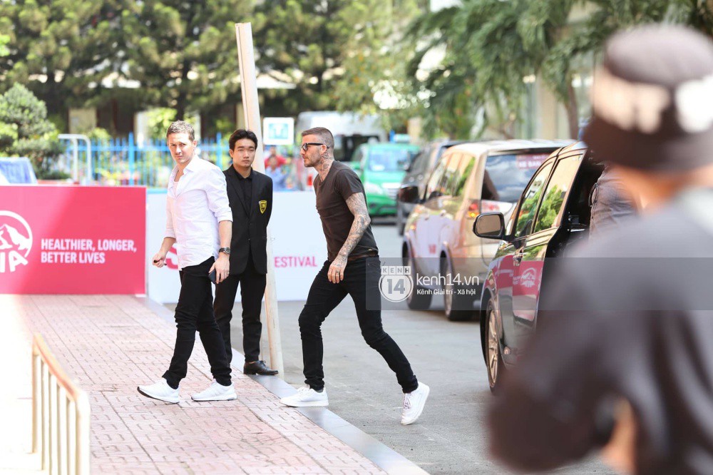 Cuối cùng David Beckham đã xuất hiện tại sự kiện ở TP.HCM: Ngôi sao quốc tế chuẩn bị gặp gỡ 2 cầu thủ Việt đình đám - Ảnh 7. Cuối cùng David Beckham đã xuất hiện tại sự kiện ở TP.HCM: Ngôi sao quốc tế chuẩn bị gặp gỡ 2 cầu thủ Việt đình đám - Ảnh 7.