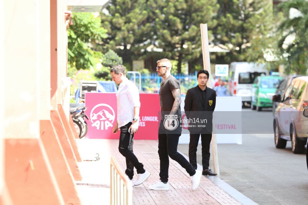 Cuối cùng David Beckham đã xuất hiện tại sự kiện ở TP.HCM: Ngôi sao quốc tế chuẩn bị gặp gỡ 2 cầu thủ Việt đình đám - Ảnh 8. Cuối cùng David Beckham đã xuất hiện tại sự kiện ở TP.HCM: Ngôi sao quốc tế chuẩn bị gặp gỡ 2 cầu thủ Việt đình đám - Ảnh 8.