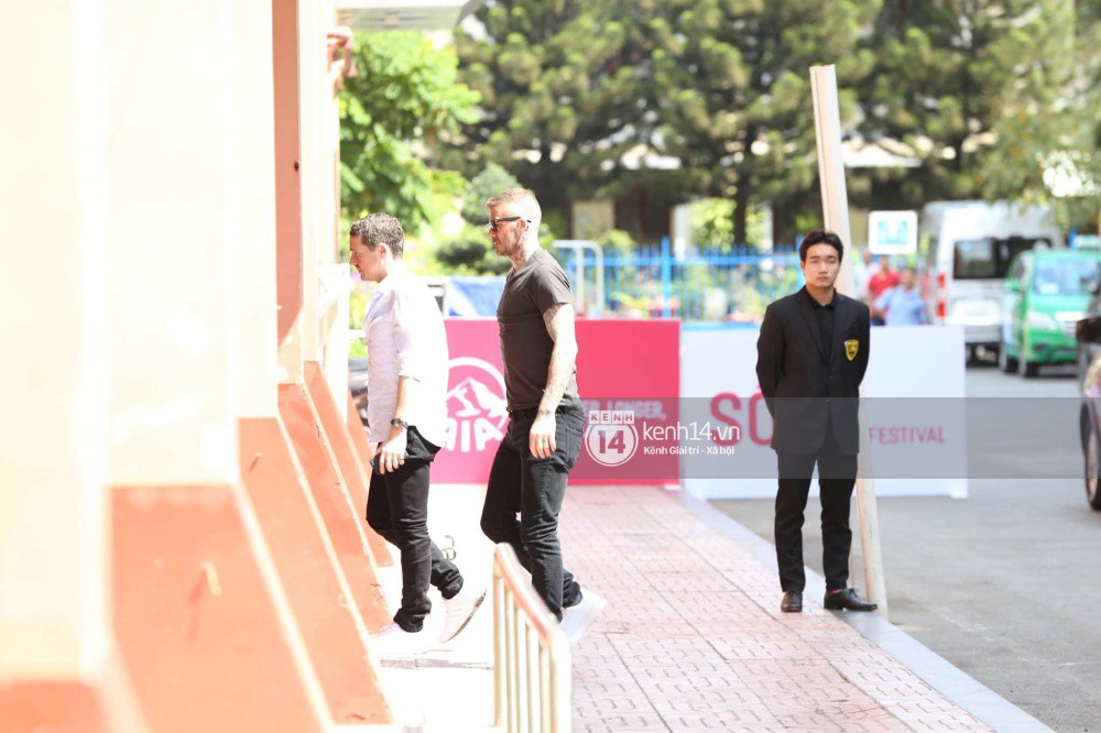 Cuối cùng David Beckham đã xuất hiện tại sự kiện ở TP.HCM: Ngôi sao quốc tế chuẩn bị gặp gỡ 2 cầu thủ Việt đình đám - Ảnh 10. Cuối cùng David Beckham đã xuất hiện tại sự kiện ở TP.HCM: Ngôi sao quốc tế chuẩn bị gặp gỡ 2 cầu thủ Việt đình đám - Ảnh 10.