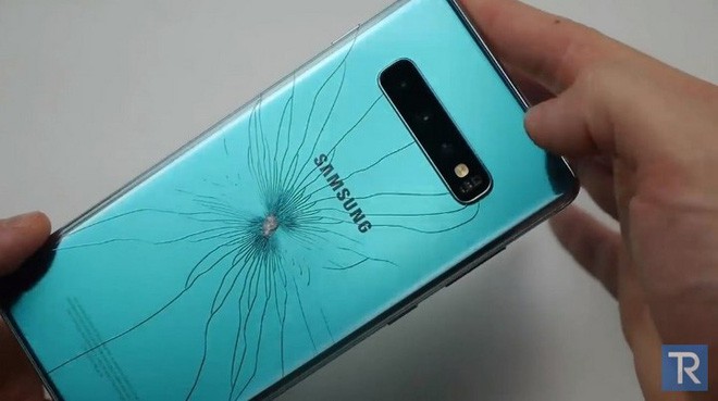 Tra tấn dã man Galaxy S10+ bằng dao và búa: Còn cơ hội nào để sống sót? - Ảnh 3.