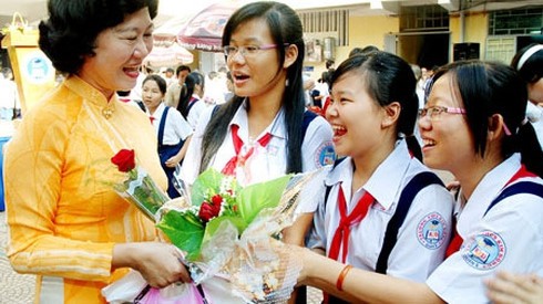 Thầy giáo nhắn tin “gạ tình”: Can thiệp chuyên sâu mọi vấn đề tâm lý cho cả giáo viên và học sinh - Ảnh 1.